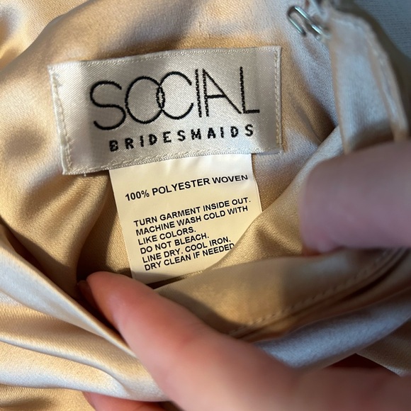 Gown - Picture 4 of 4